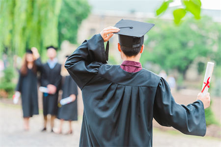 2023洮南成人高考中專升本科學(xué)費(fèi)多少